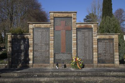 Das Polnische Mahnmal auf dem Friedhof des Ortsteils Lendringsen in Menden