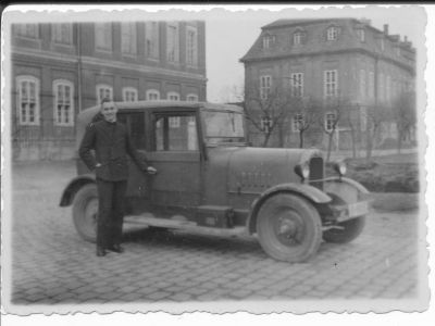 Mit dem eigenen Pkw - Ein Brennabor, Firmensitz war Brandenburg an der Havel.