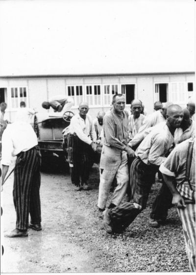 Häftlinge in Dachau (2) - Photos stammen höchst wahrscheinlich von den amerikanischen Behörden.