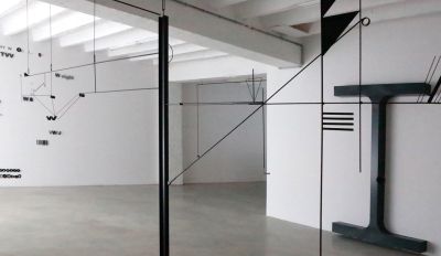 Marlena Kudlicka, The weight of 8 - Aus der Serie „The weight of 8“, Installation, Größe variabel 