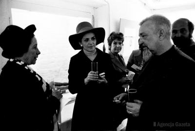 Exhibition opening by Helena Bohle-Szacki - On the right, the poet Witold Wirpsza, Berlin 1971