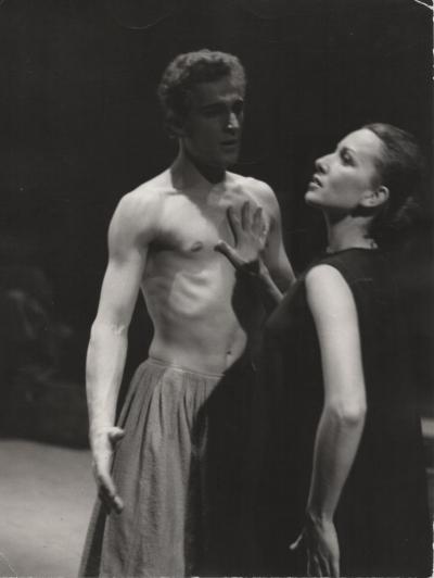 Janina Szarek im Stück "Androklesie i lwie", 1977 - Janina Szarek im Stück "Androklesie i lwie" in einer Szene mit Bogdan Słomiński, Theater Cypriana K. Norwida in Jeleniej Górze, 1977